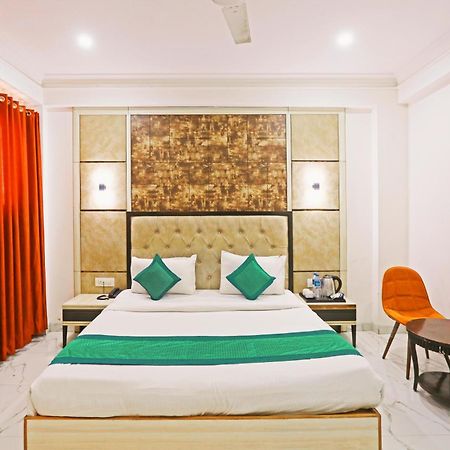 Готель The Almora Residency - Complimentary Airport Trasnfer Нью-Делі Екстер'єр фото
