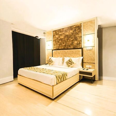 Готель The Almora Residency - Complimentary Airport Trasnfer Нью-Делі Екстер'єр фото