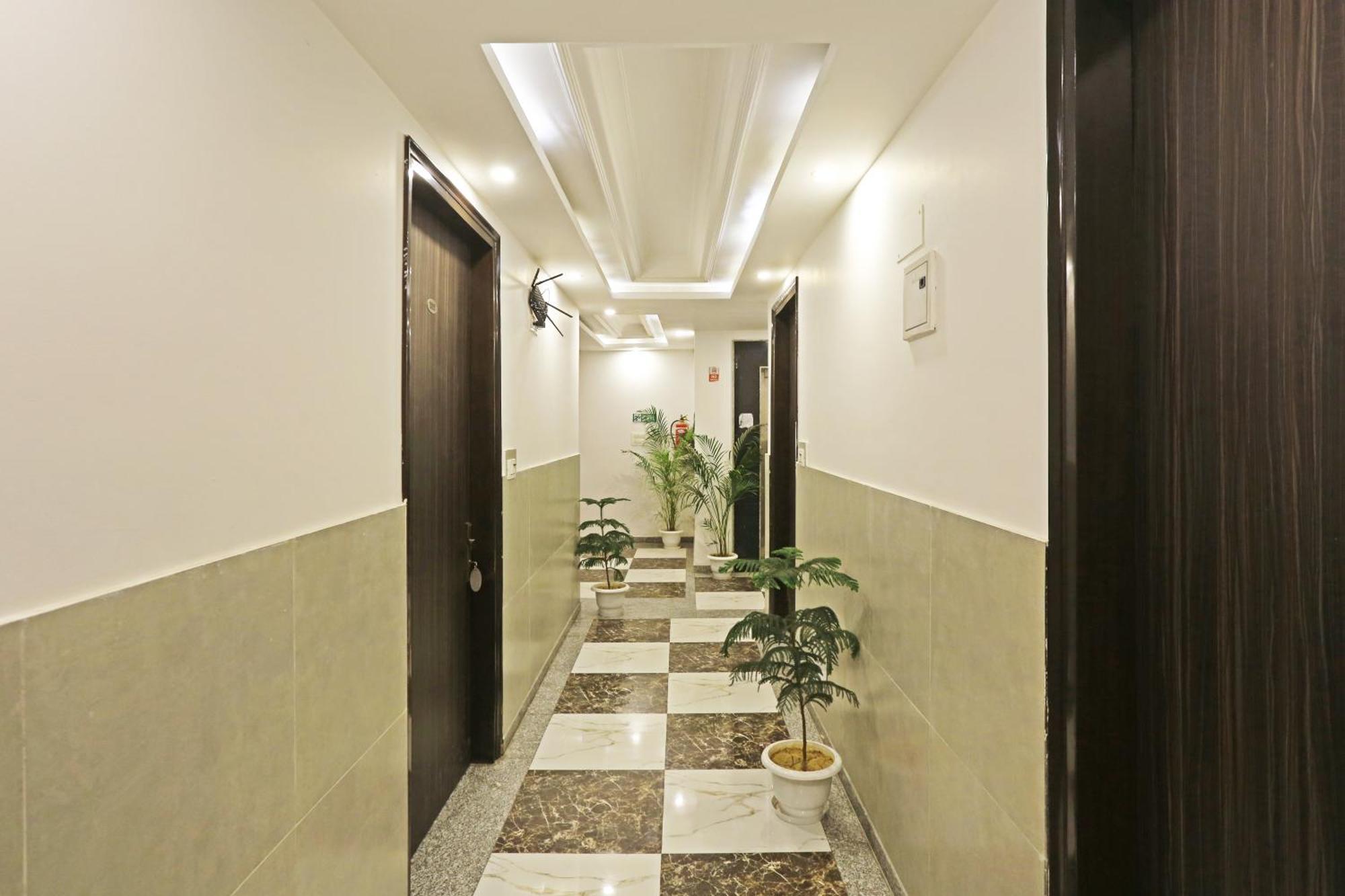 Готель The Almora Residency - Complimentary Airport Trasnfer Нью-Делі Екстер'єр фото