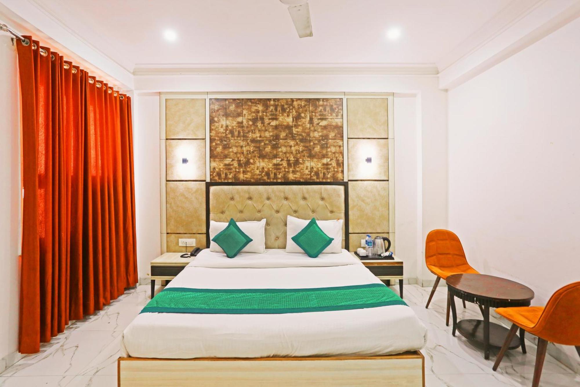 Готель The Almora Residency - Complimentary Airport Trasnfer Нью-Делі Екстер'єр фото