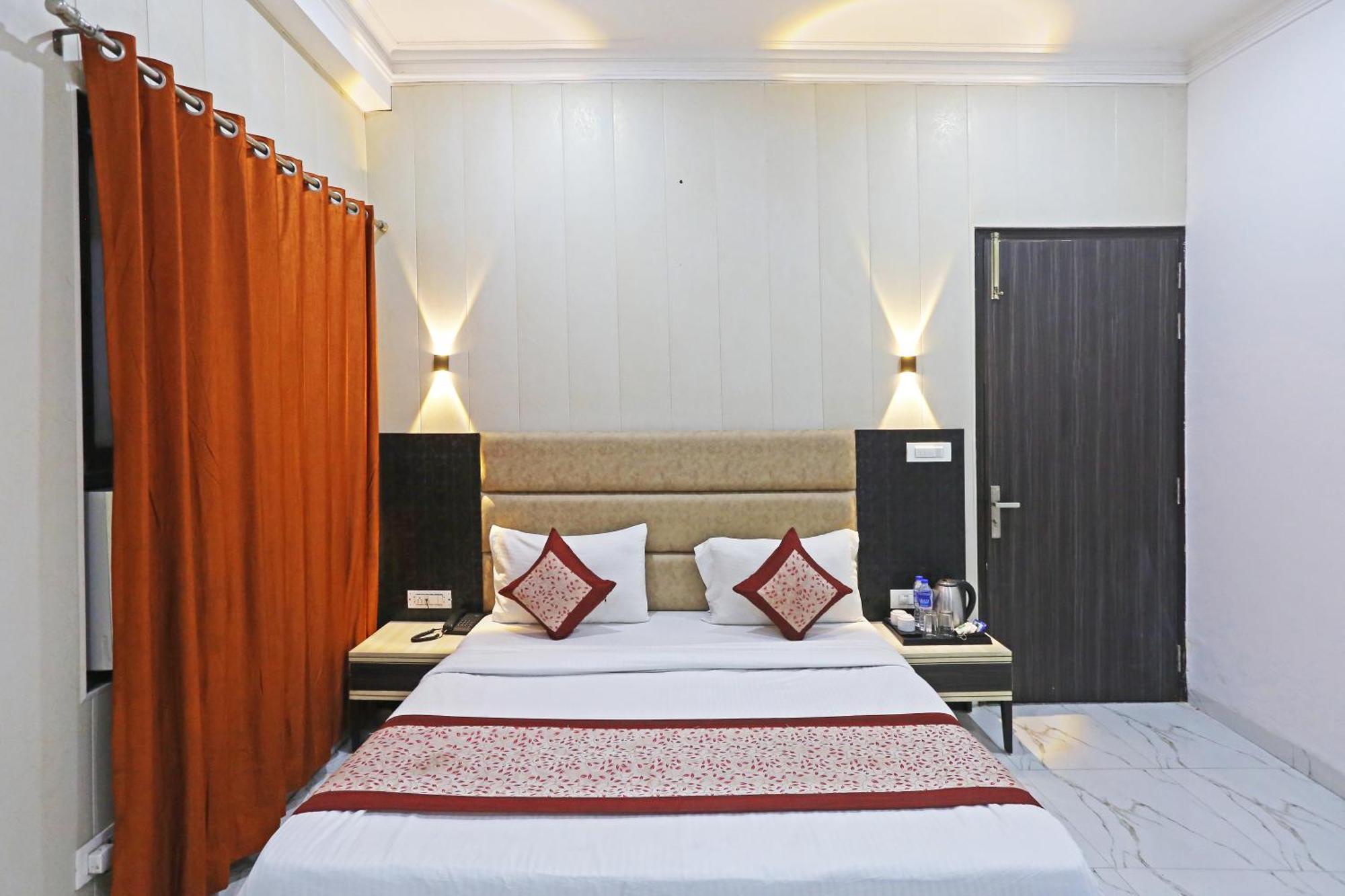 Готель The Almora Residency - Complimentary Airport Trasnfer Нью-Делі Екстер'єр фото
