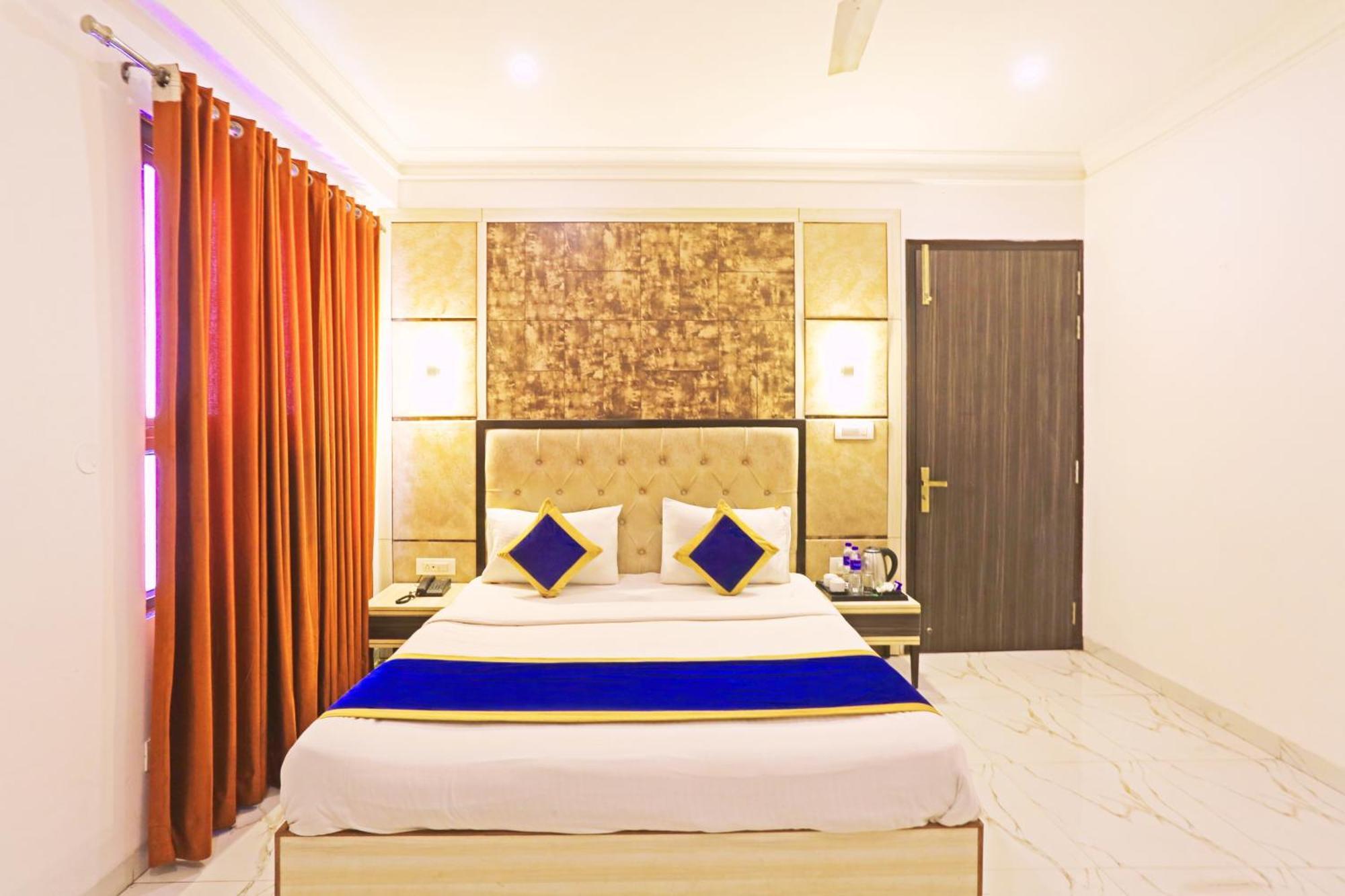 Готель The Almora Residency - Complimentary Airport Trasnfer Нью-Делі Екстер'єр фото