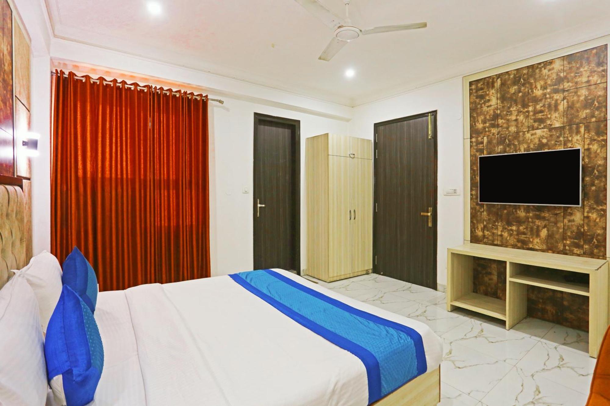 Готель The Almora Residency - Complimentary Airport Trasnfer Нью-Делі Екстер'єр фото