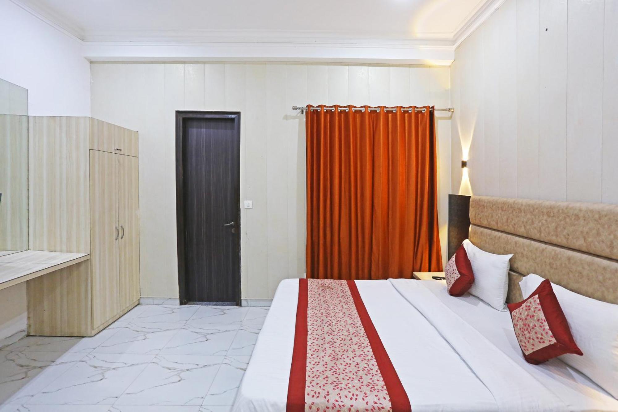 Готель The Almora Residency - Complimentary Airport Trasnfer Нью-Делі Екстер'єр фото