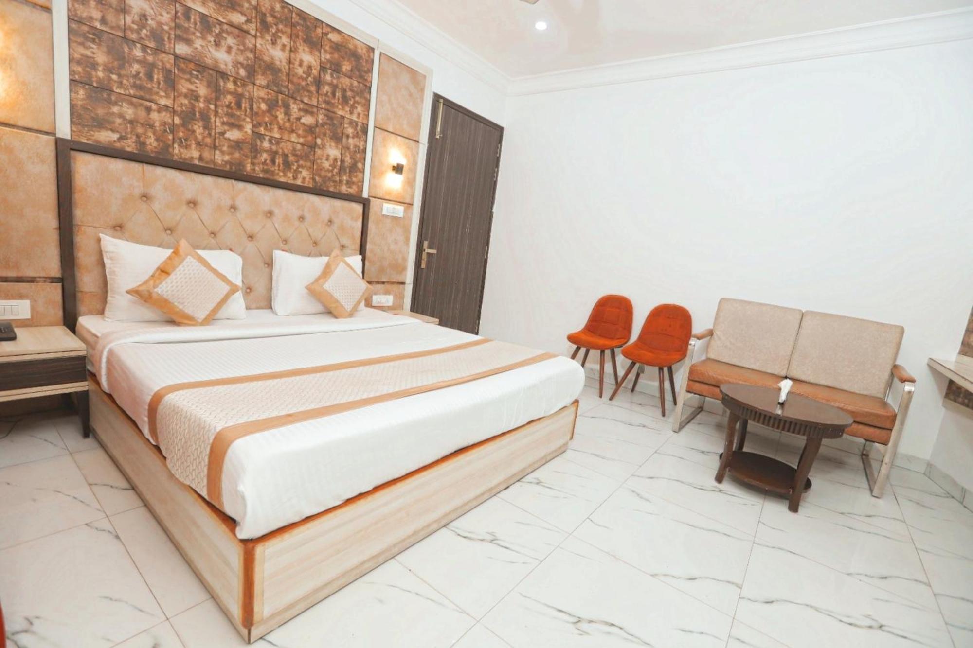 Готель The Almora Residency - Complimentary Airport Trasnfer Нью-Делі Екстер'єр фото