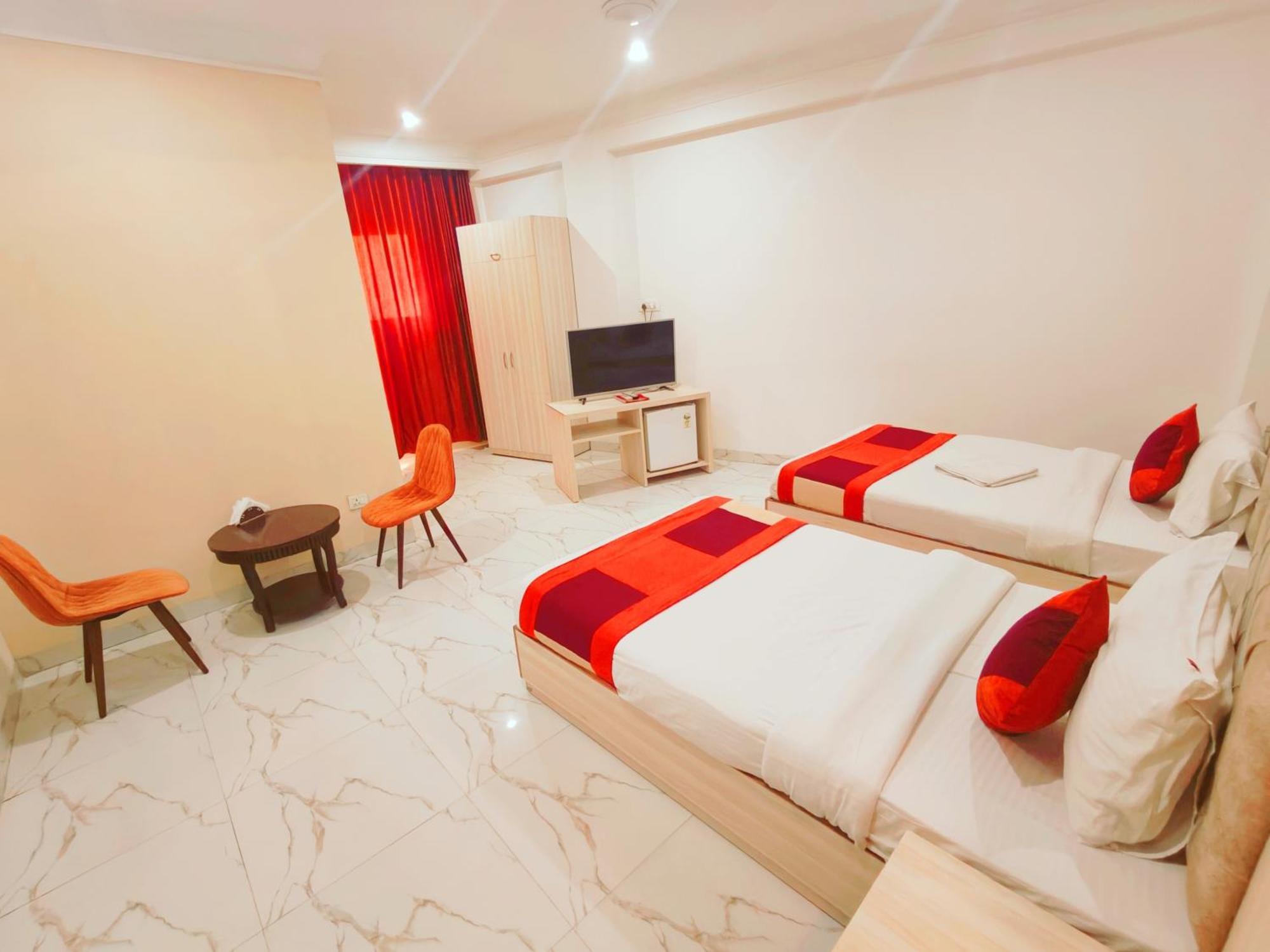 Готель The Almora Residency - Complimentary Airport Trasnfer Нью-Делі Екстер'єр фото