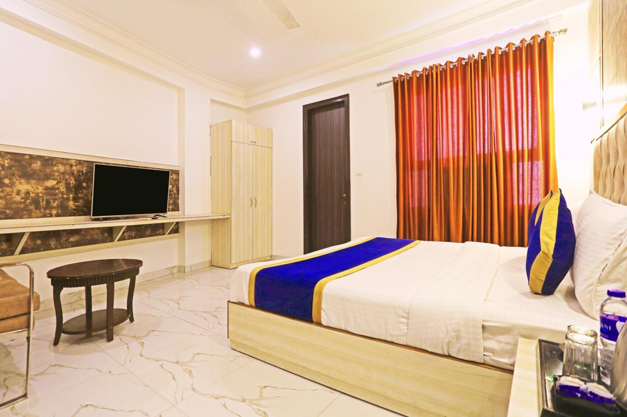 Готель The Almora Residency - Complimentary Airport Trasnfer Нью-Делі Екстер'єр фото
