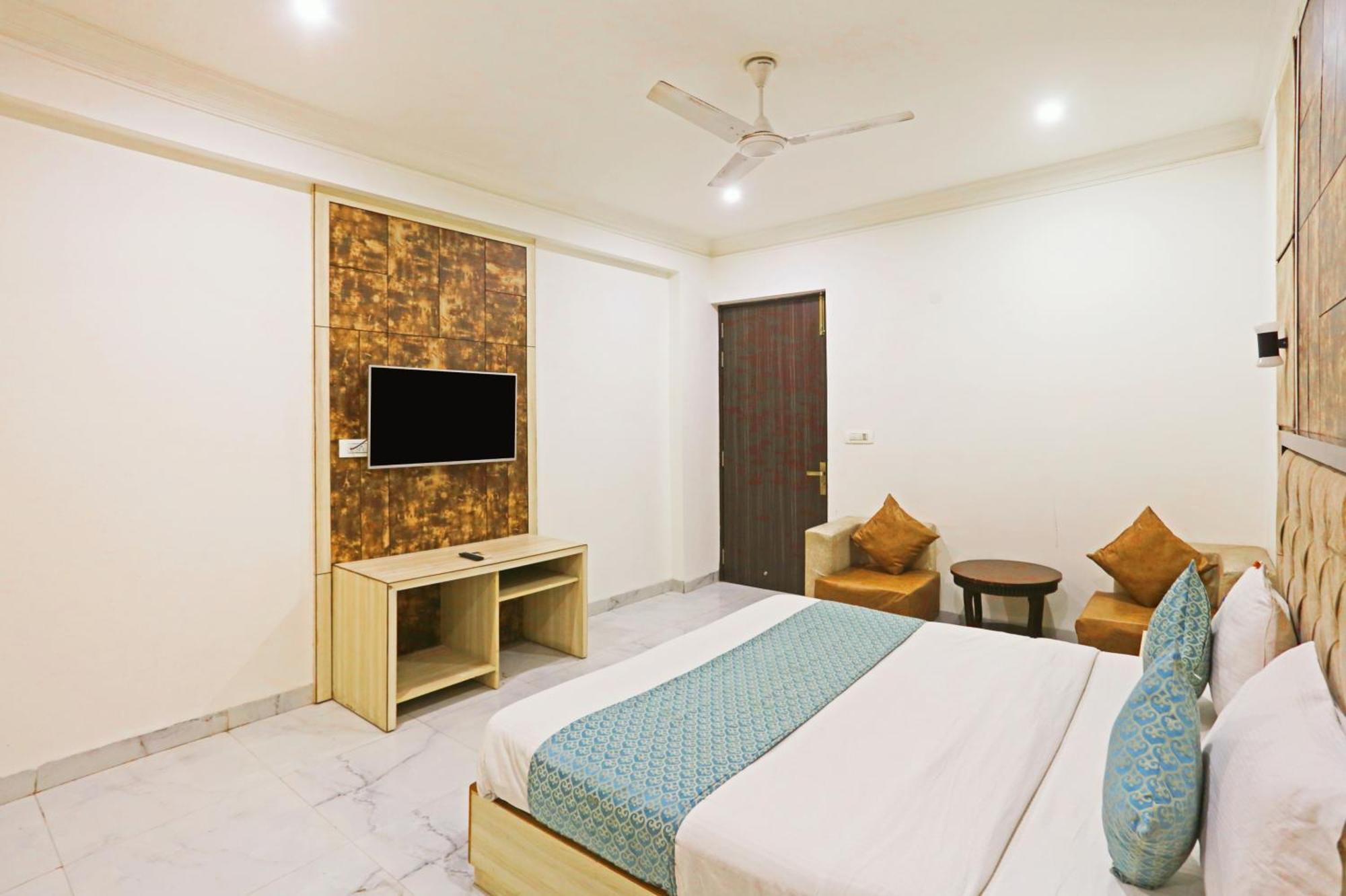 Готель The Almora Residency - Complimentary Airport Trasnfer Нью-Делі Екстер'єр фото