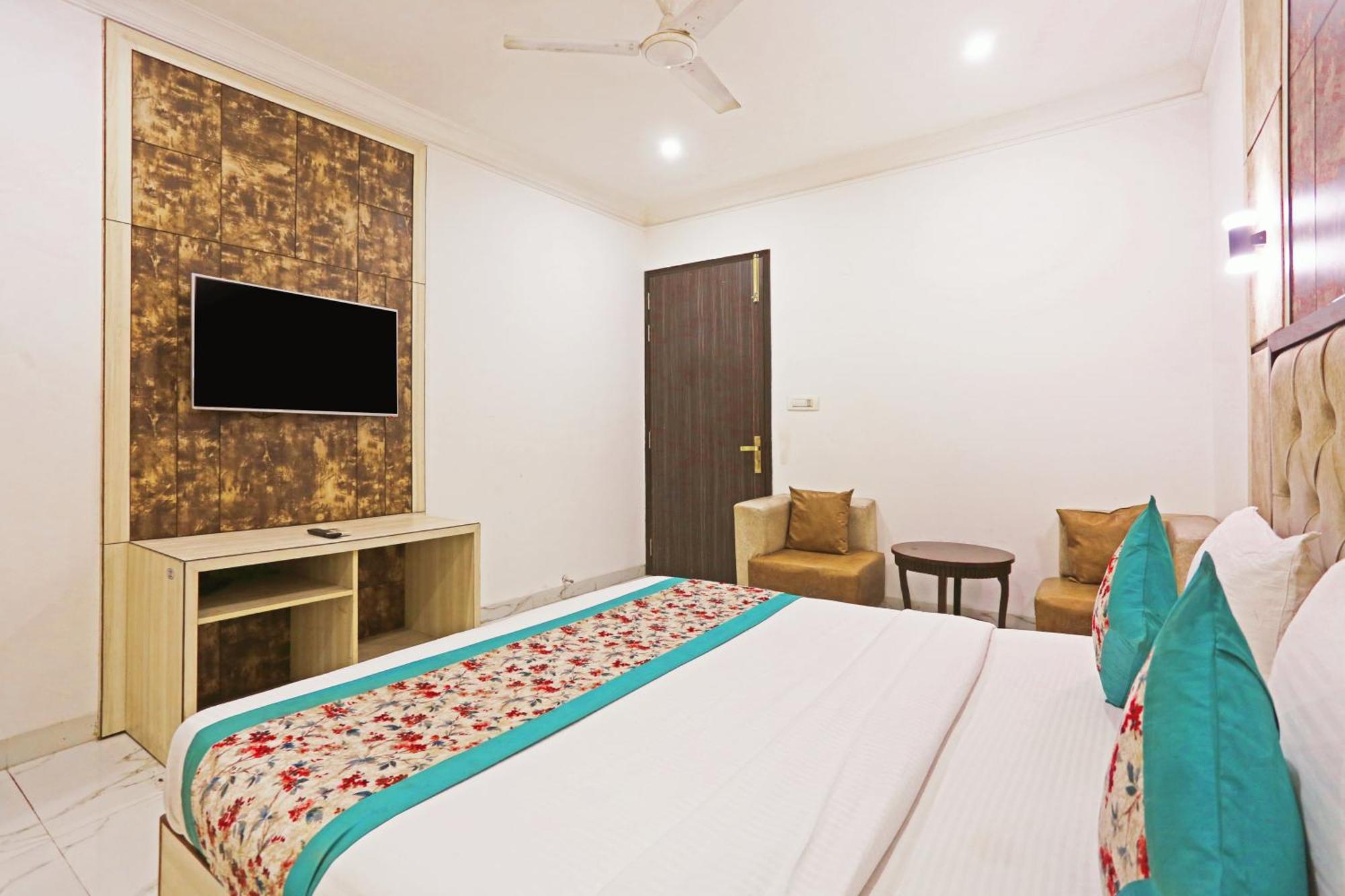 Готель The Almora Residency - Complimentary Airport Trasnfer Нью-Делі Екстер'єр фото