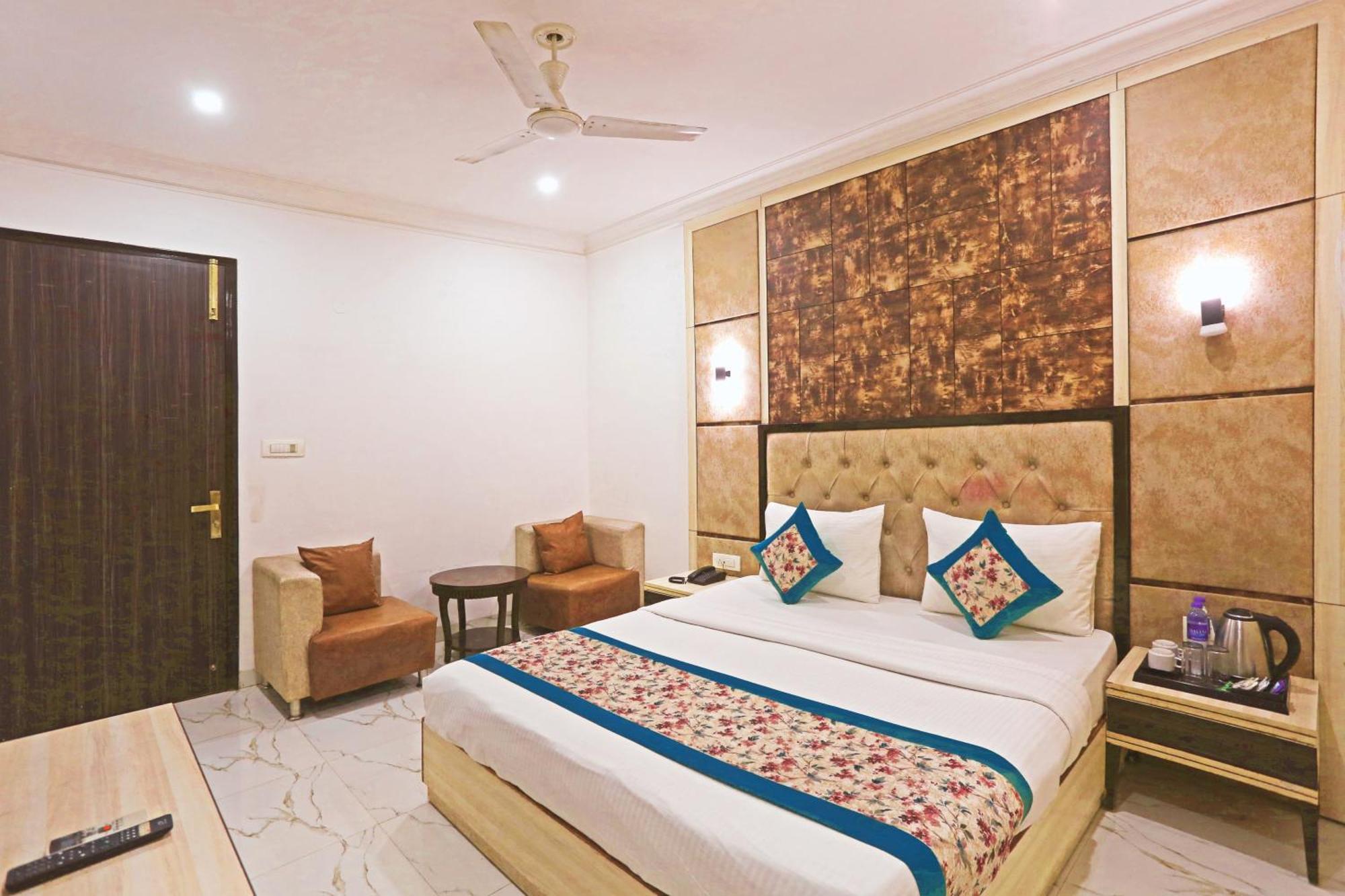 Готель The Almora Residency - Complimentary Airport Trasnfer Нью-Делі Екстер'єр фото