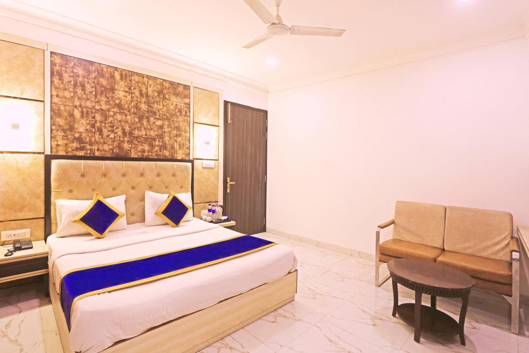 Готель The Almora Residency - Complimentary Airport Trasnfer Нью-Делі Екстер'єр фото