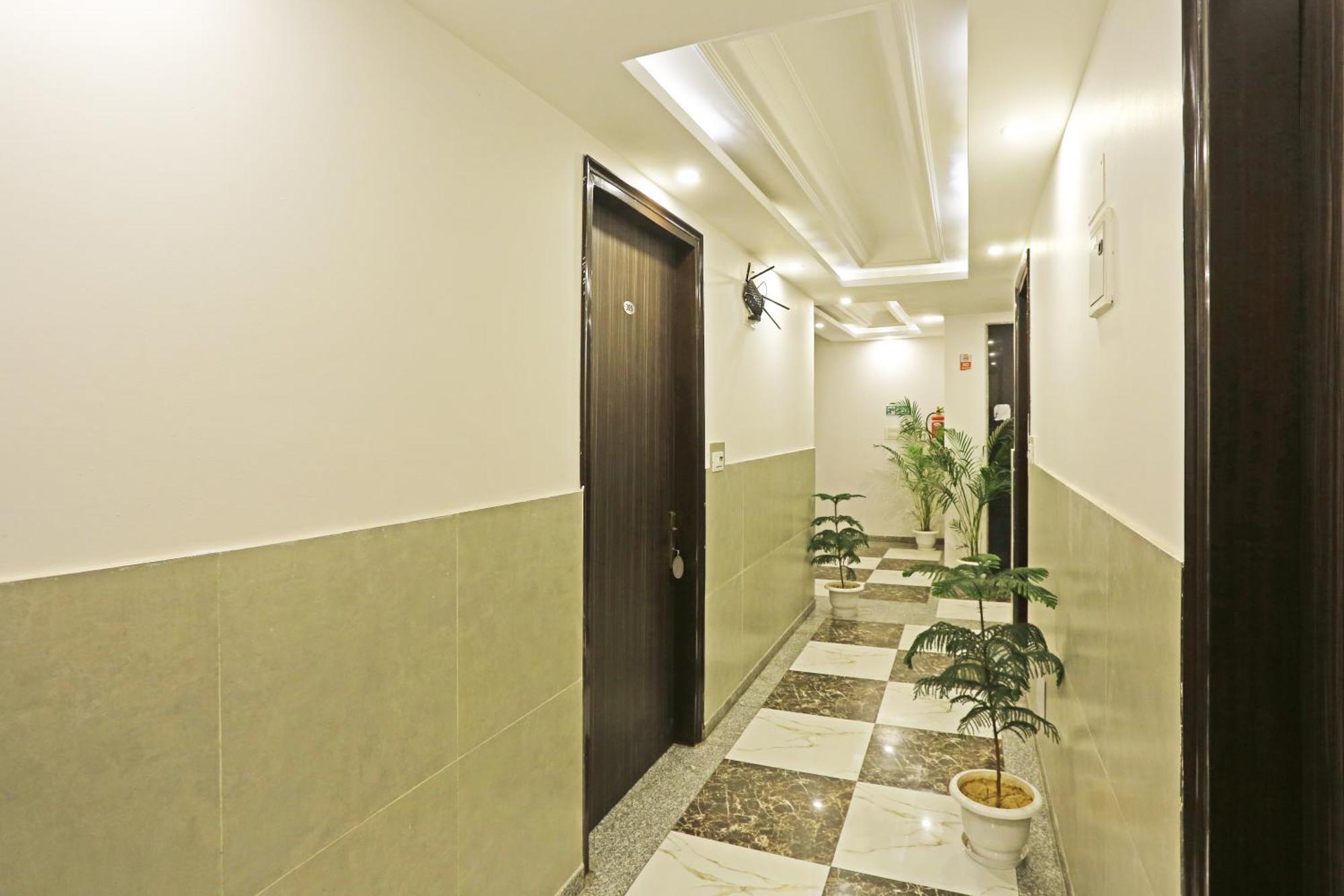 Готель The Almora Residency - Complimentary Airport Trasnfer Нью-Делі Екстер'єр фото