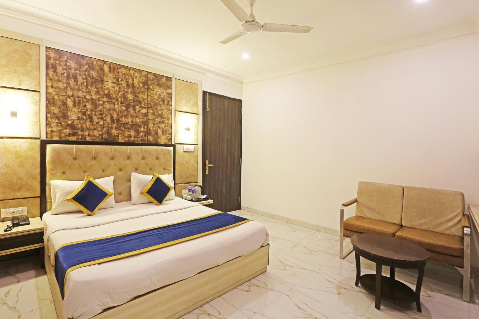 Готель The Almora Residency - Complimentary Airport Trasnfer Нью-Делі Екстер'єр фото