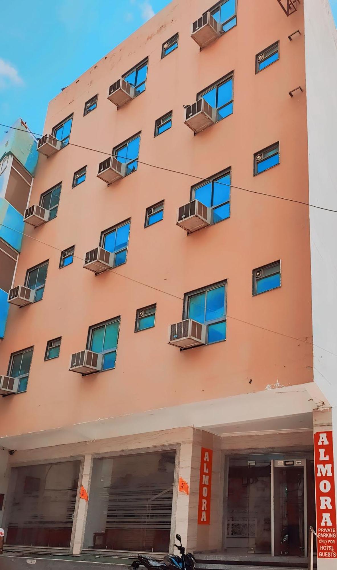 Готель The Almora Residency - Complimentary Airport Trasnfer Нью-Делі Екстер'єр фото