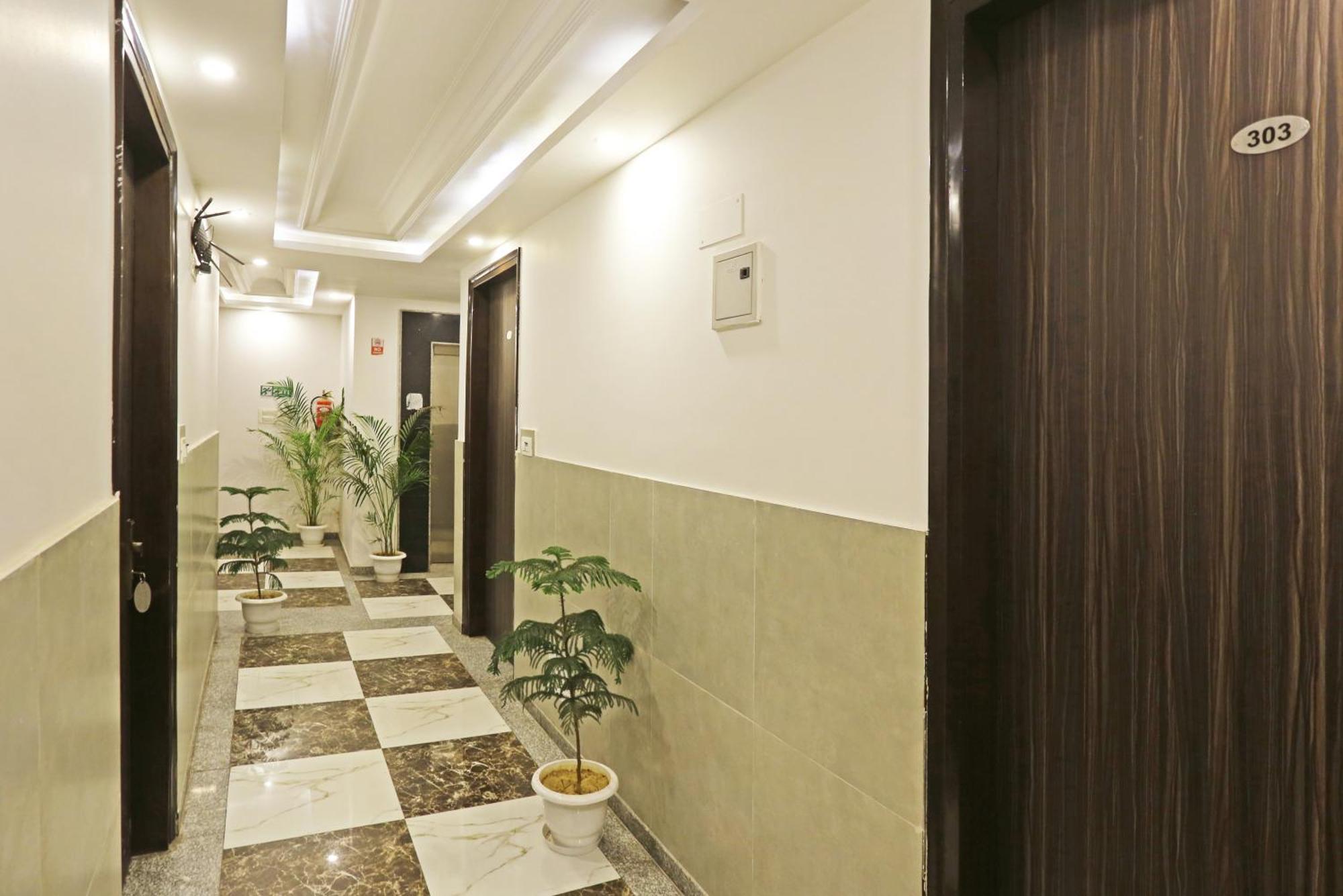 Готель The Almora Residency - Complimentary Airport Trasnfer Нью-Делі Екстер'єр фото