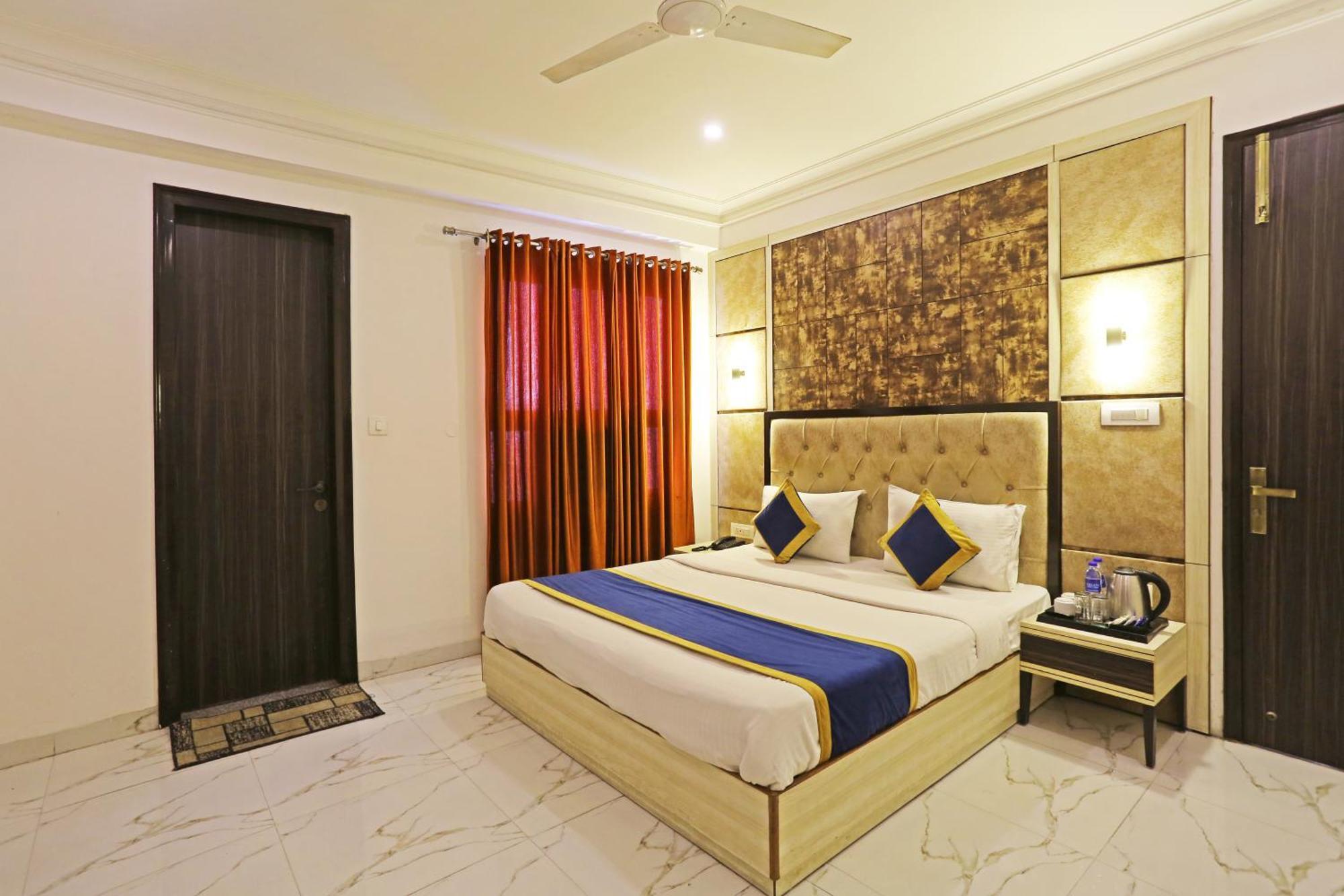 Готель The Almora Residency - Complimentary Airport Trasnfer Нью-Делі Екстер'єр фото