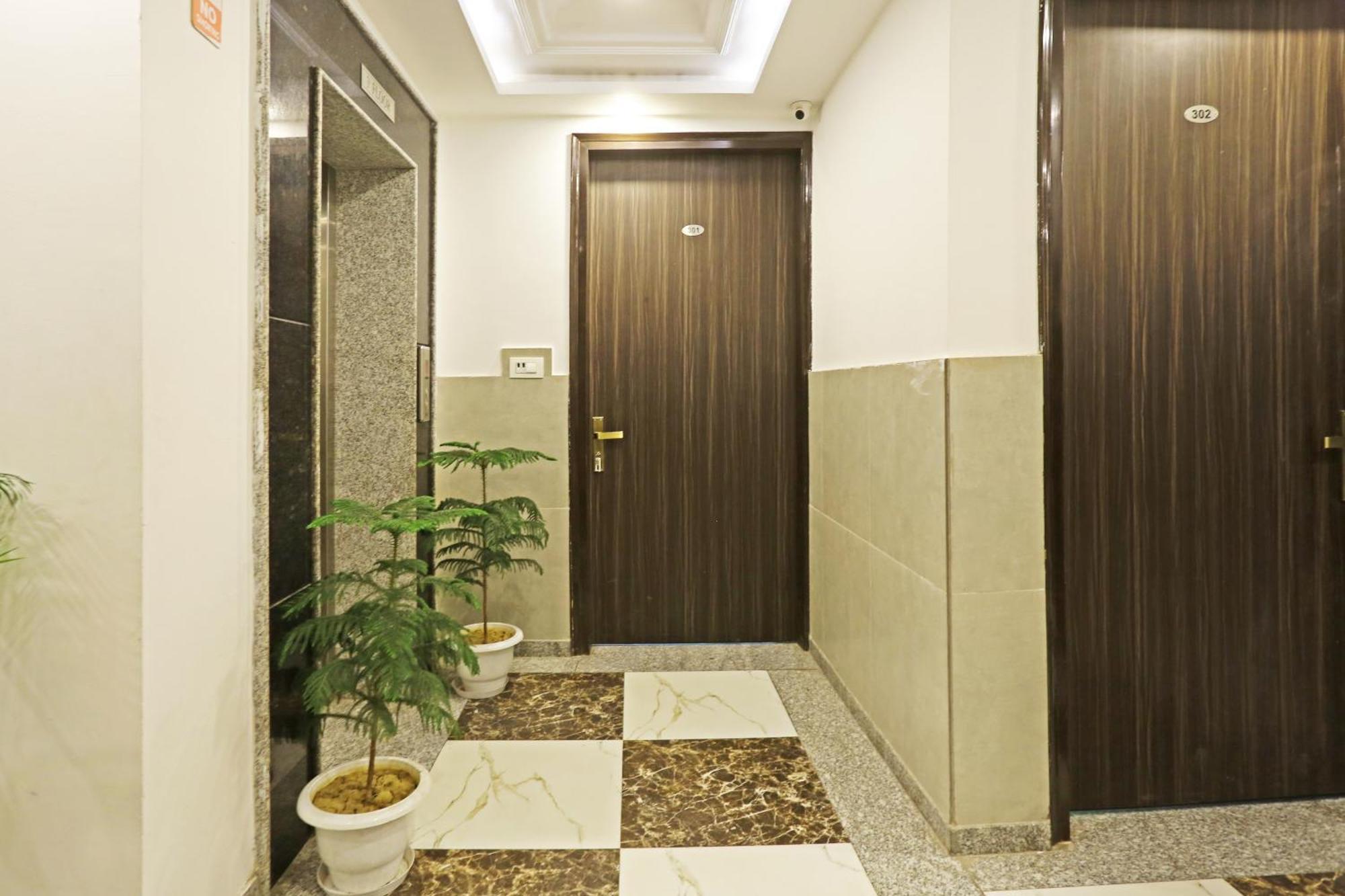 Готель The Almora Residency - Complimentary Airport Trasnfer Нью-Делі Екстер'єр фото