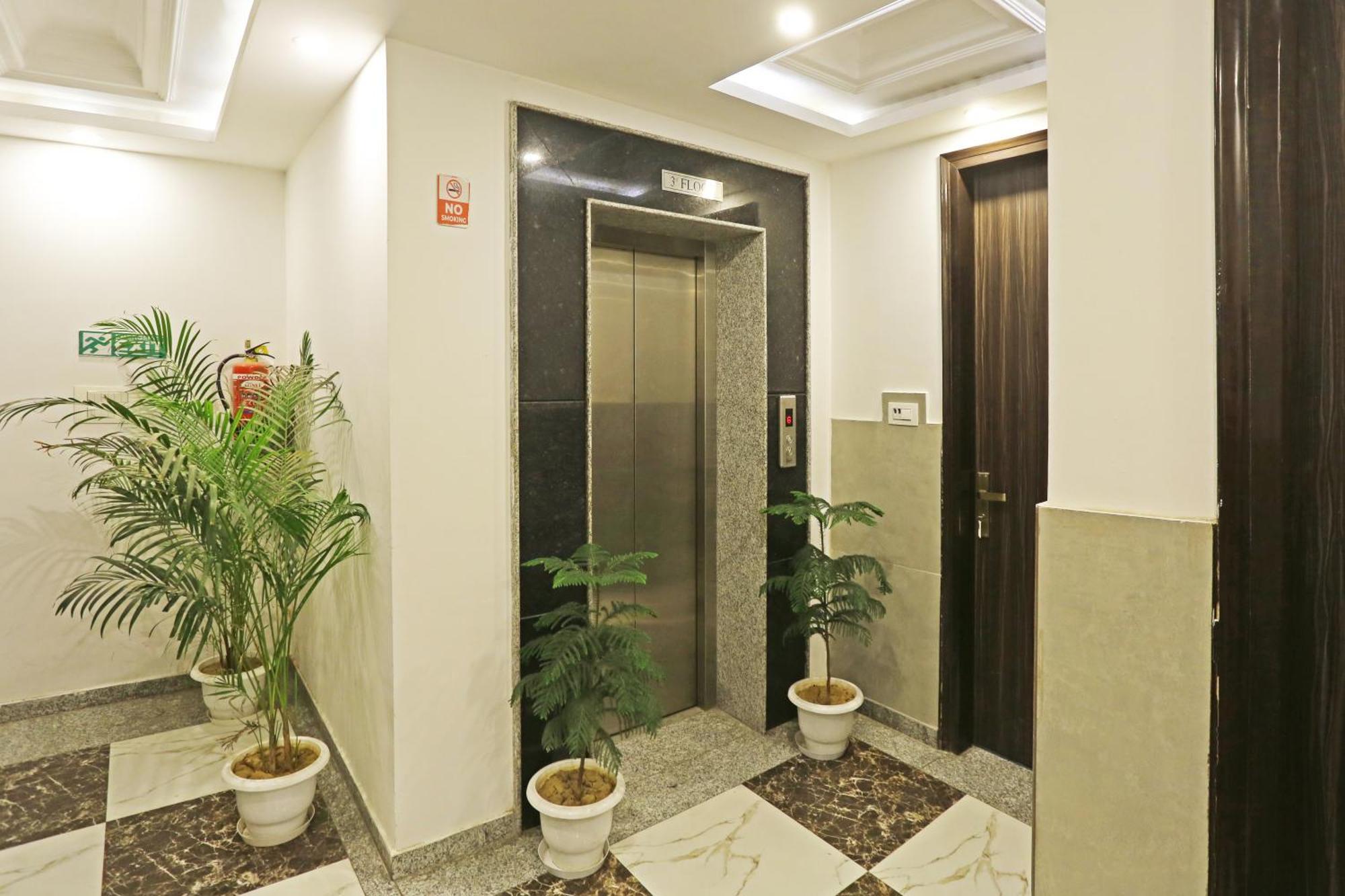 Готель The Almora Residency - Complimentary Airport Trasnfer Нью-Делі Екстер'єр фото