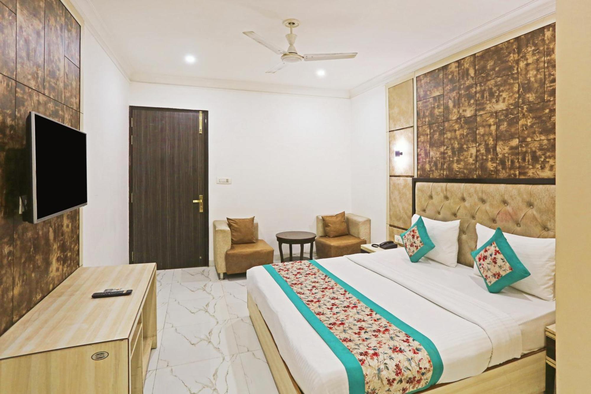 Готель The Almora Residency - Complimentary Airport Trasnfer Нью-Делі Екстер'єр фото