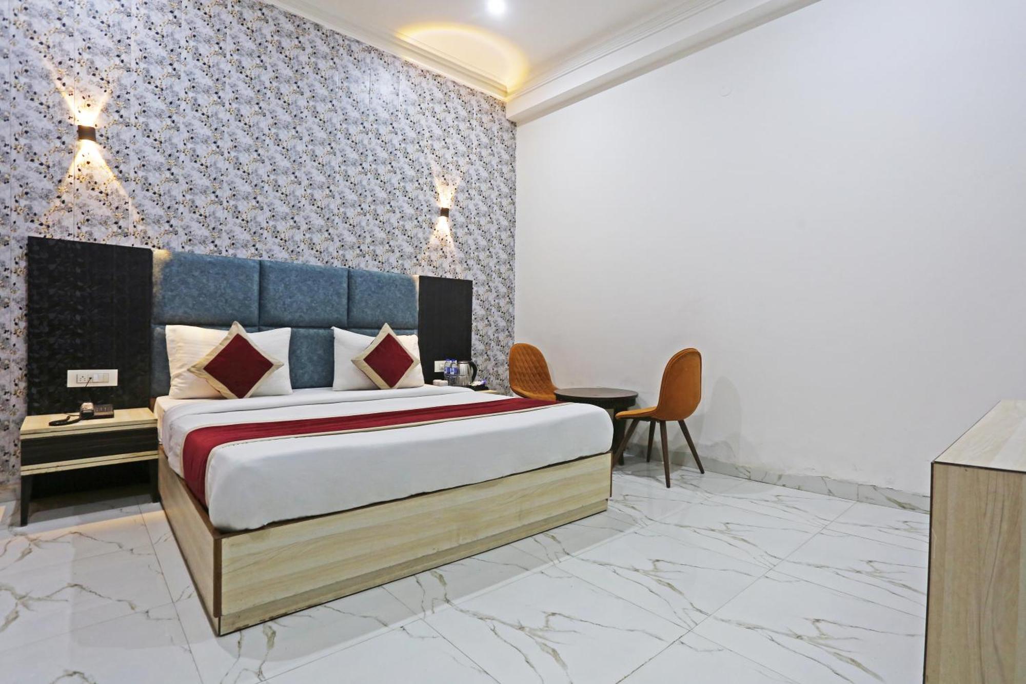 Готель The Almora Residency - Complimentary Airport Trasnfer Нью-Делі Екстер'єр фото