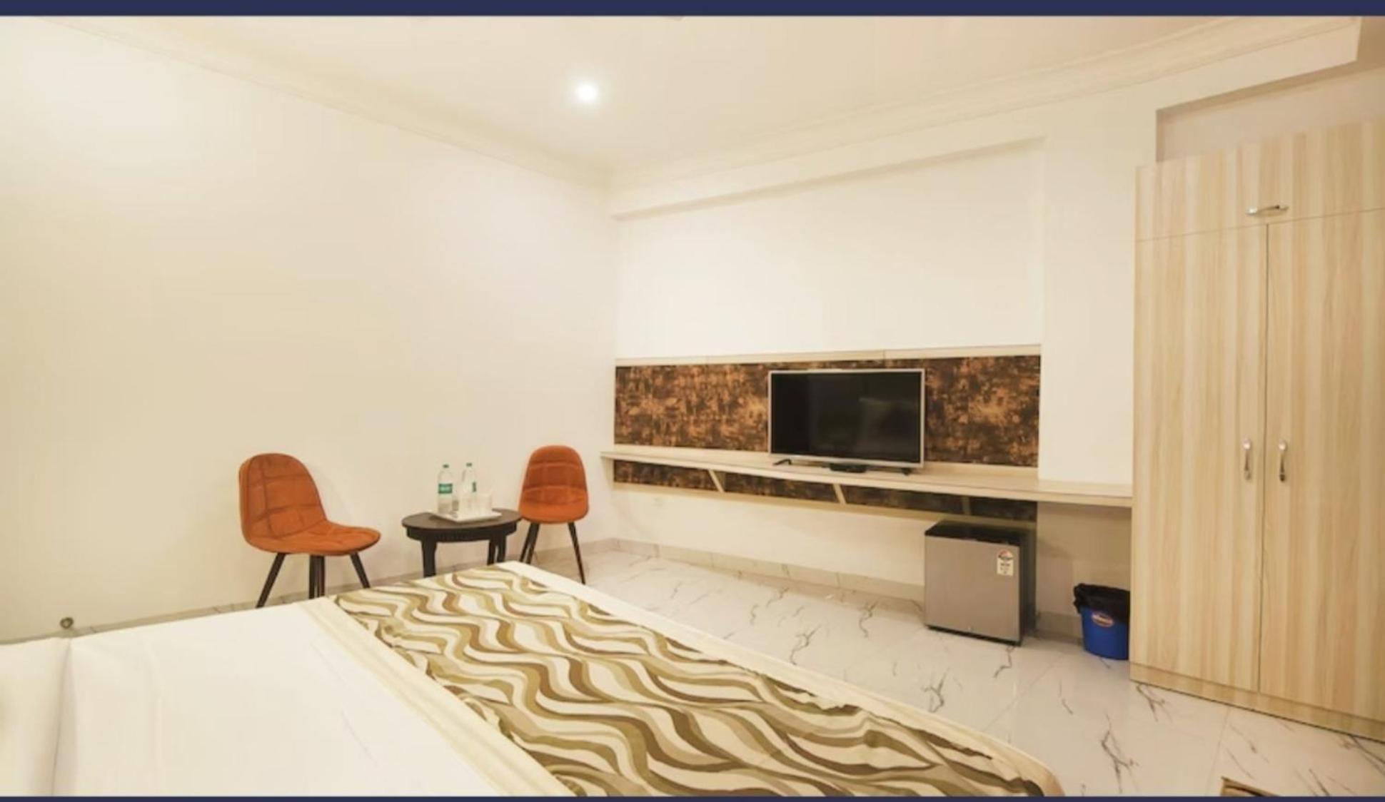 Готель The Almora Residency - Complimentary Airport Trasnfer Нью-Делі Номер фото