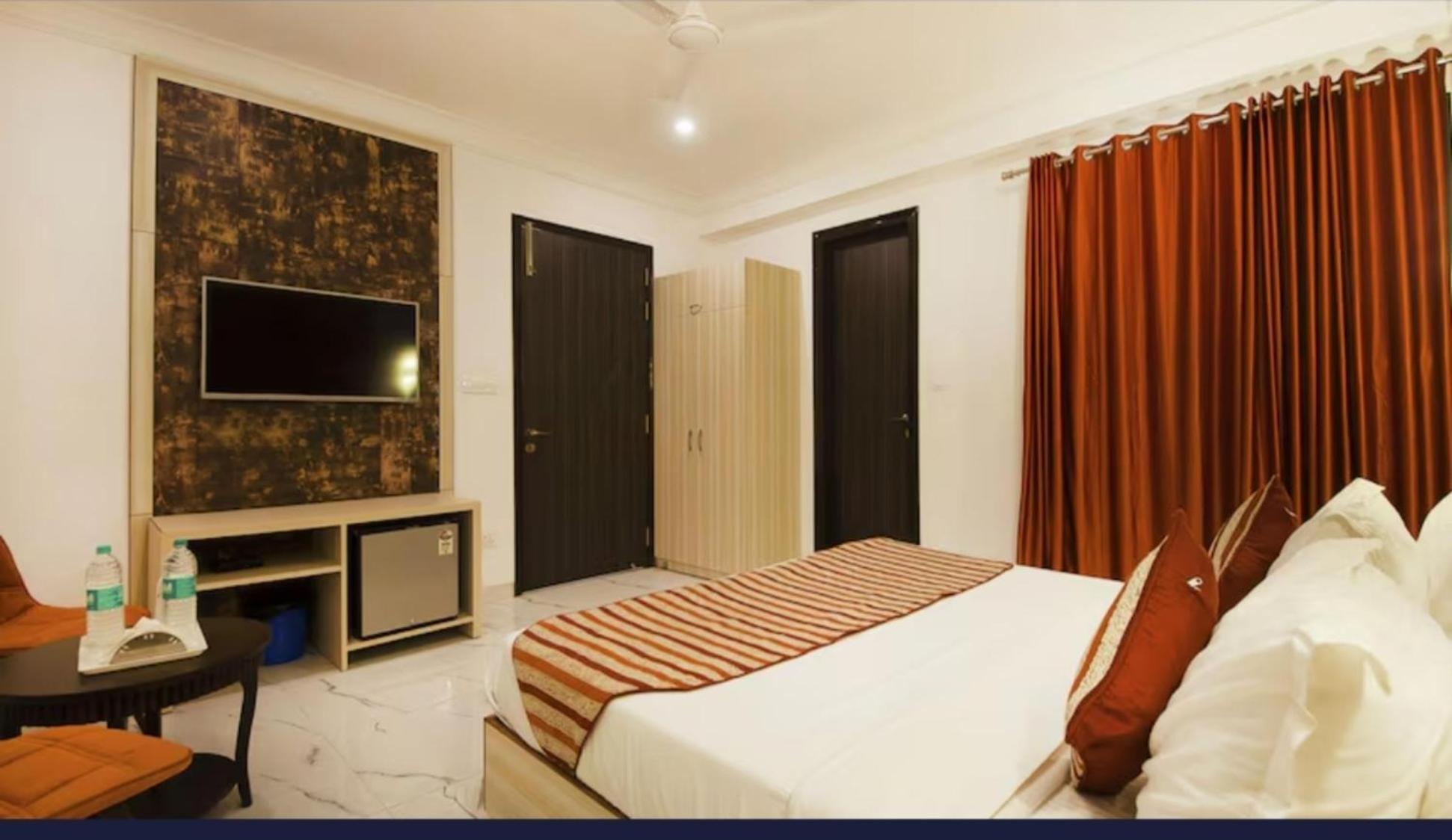 Готель The Almora Residency - Complimentary Airport Trasnfer Нью-Делі Номер фото