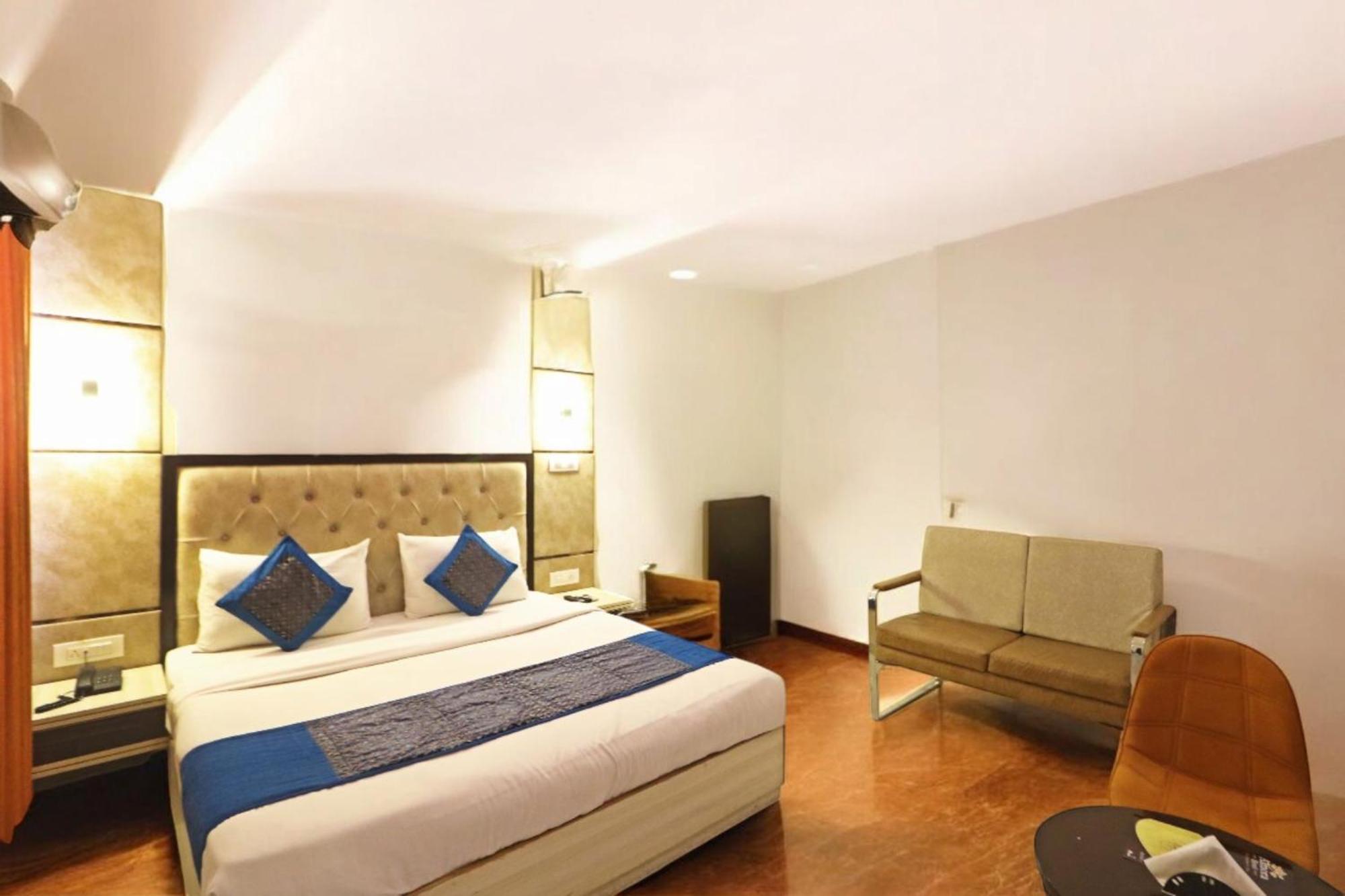Готель The Almora Residency - Complimentary Airport Trasnfer Нью-Делі Екстер'єр фото
